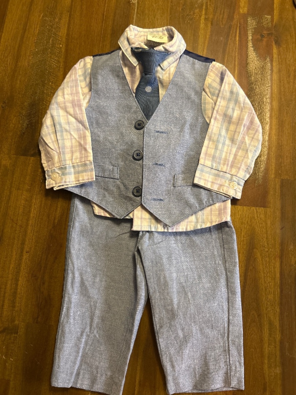Van Heusen shirt, tie, vest, and pant set